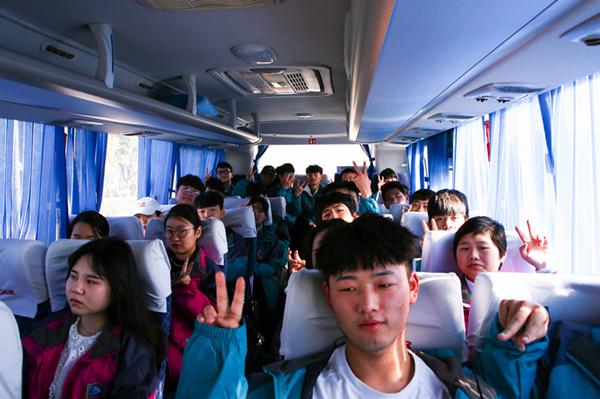 “攜手植樹，共創(chuàng)藍(lán)天”丨南京新華師生共筑新華育才林