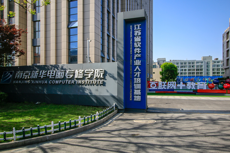 直擊現(xiàn)場——南京新華·屯和直播海報設計大賽復賽重磅來襲！
