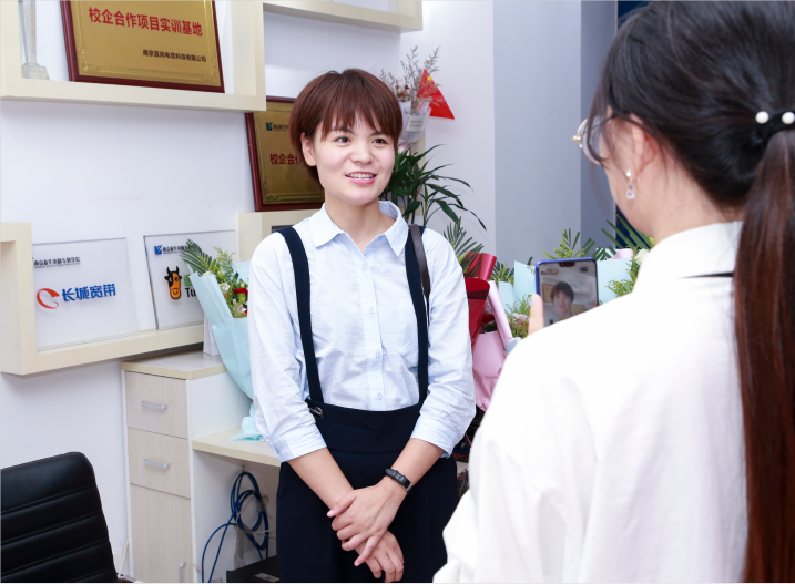 “有夢想就要為之努力，讓夢想綻放在行動力中”