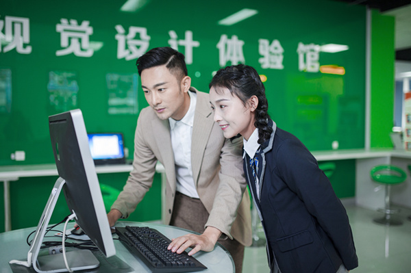 初中畢業(yè)學(xué)生么？學(xué)設(shè)計好不好？有前途么？