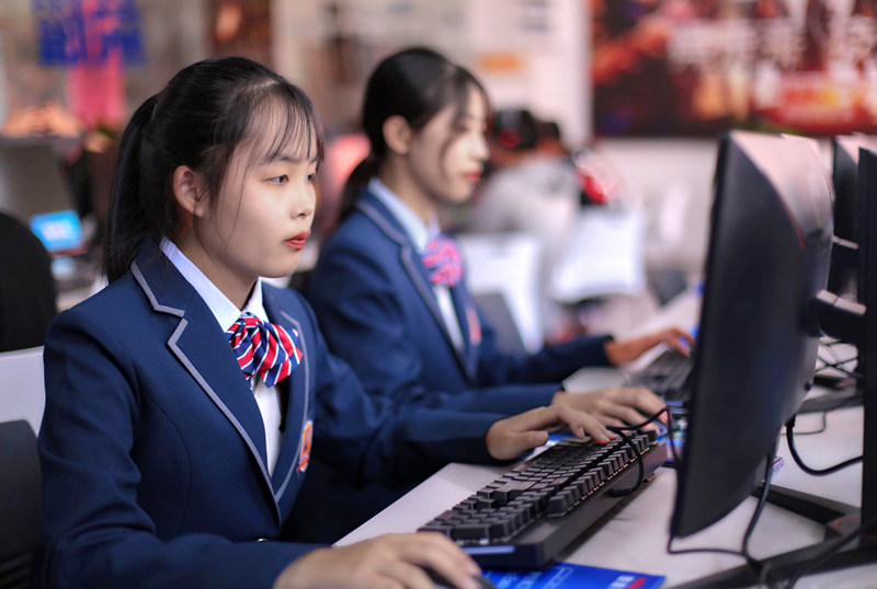 初<a href=http://njxh.cn target=_blank class=infotextkey>高中</a>女生學什么<a href=http://njxh.cn target=_blank class=infotextkey>專業(yè)</a>好？女生最吃香的互聯(lián)網(wǎng)熱門<a href=http://njxh.cn target=_blank class=infotextkey>專業(yè)</a>排名出爐！