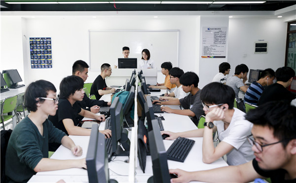 南京新華電腦專修學院好不好，到底怎么樣？